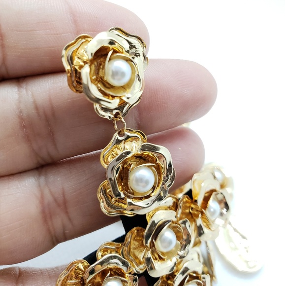 Gold cross statement earrings, women fashion - Picture 6 of 6